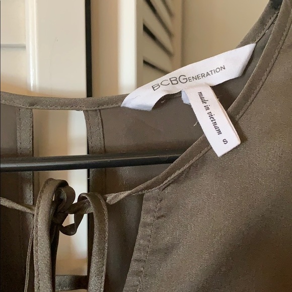 BCBGeneration taupe silk tie front v-neck top S - Picture 2 of 5